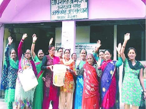 Ramnagar asked people drinking
